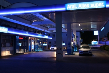 [bbgal=aral]Aral Tankstelle mit LED Beleuchtung
